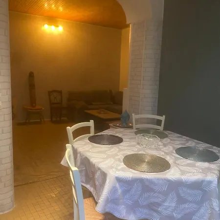 Casa de Férias Maison à 10 M De La Hyper Centre